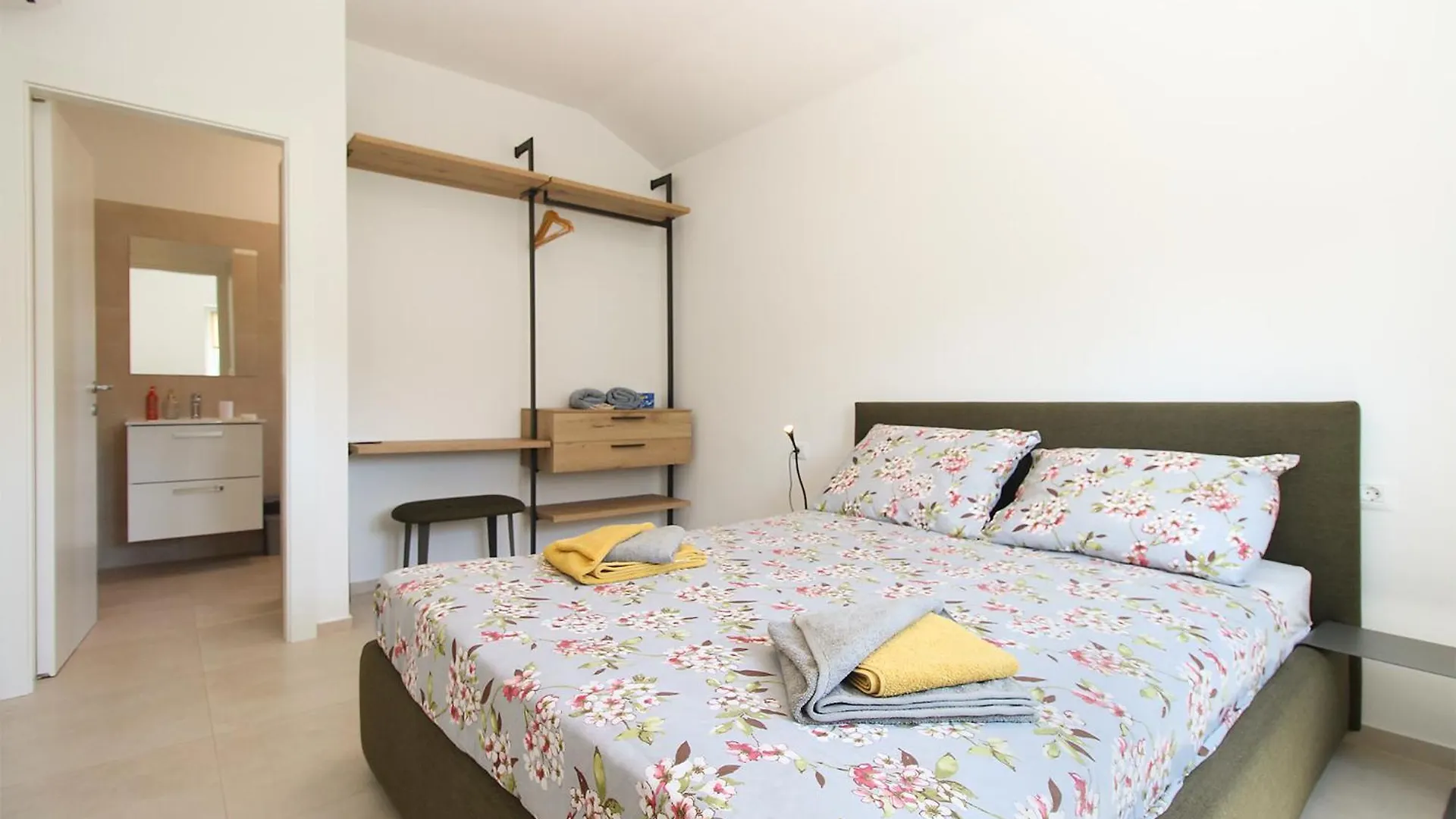 Villa Lovor 2351 プーラ 0*,
